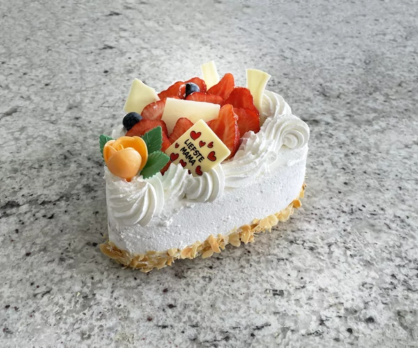Moederdag Hart gateau slagroom + aardbei 4p